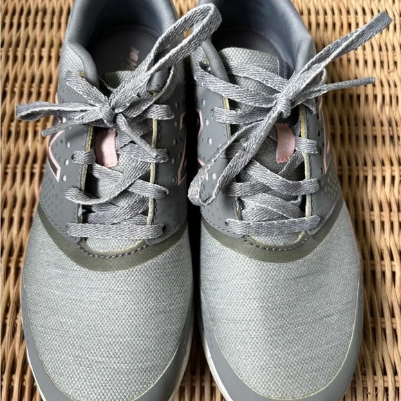 New Balance Gray and Pink Athletic Shoes - Picture 4 of 9